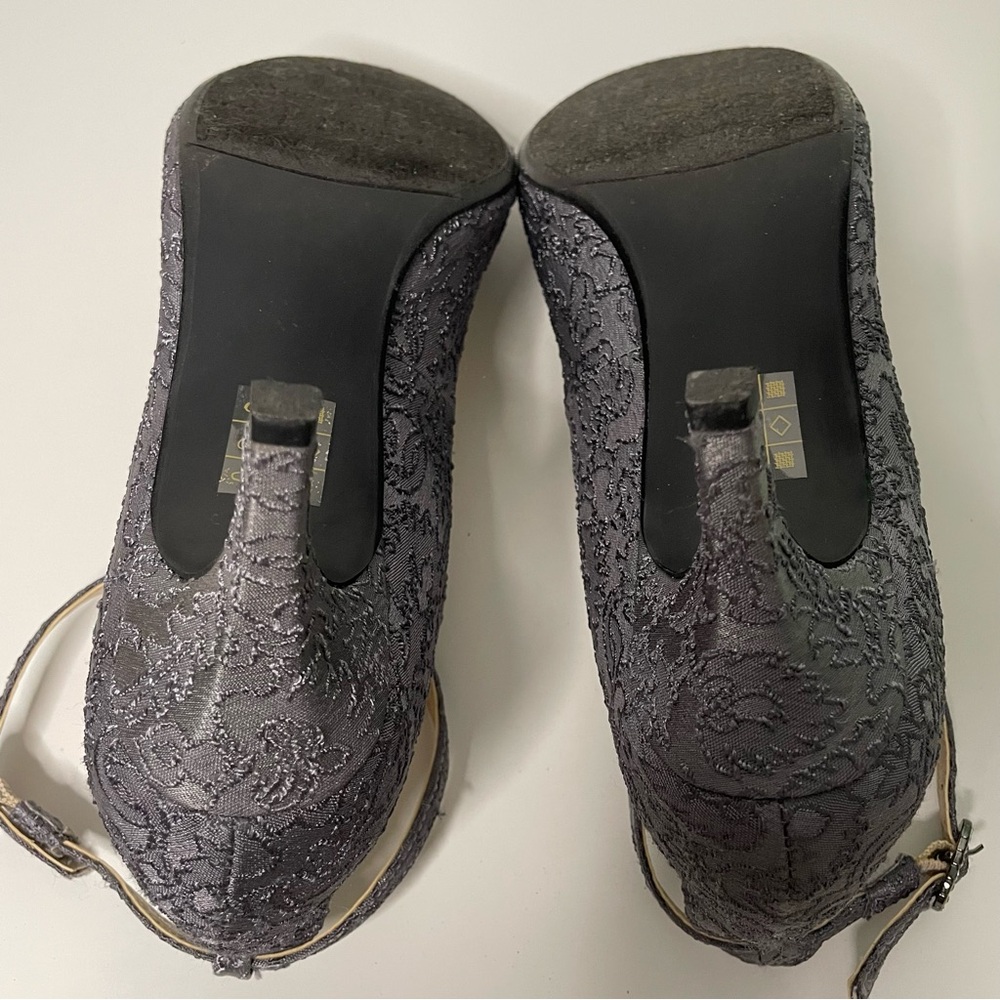 J. Reneé ROLYNE Gray Floral Damask Fabric Pump Size 8.5W - Picture 9 of 13